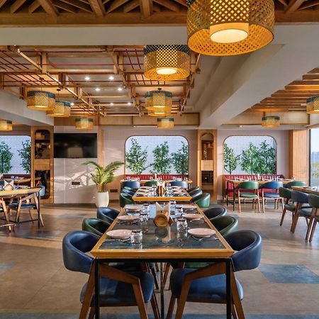 The Lemon Grass Hotel Gandhinagar Exterior photo