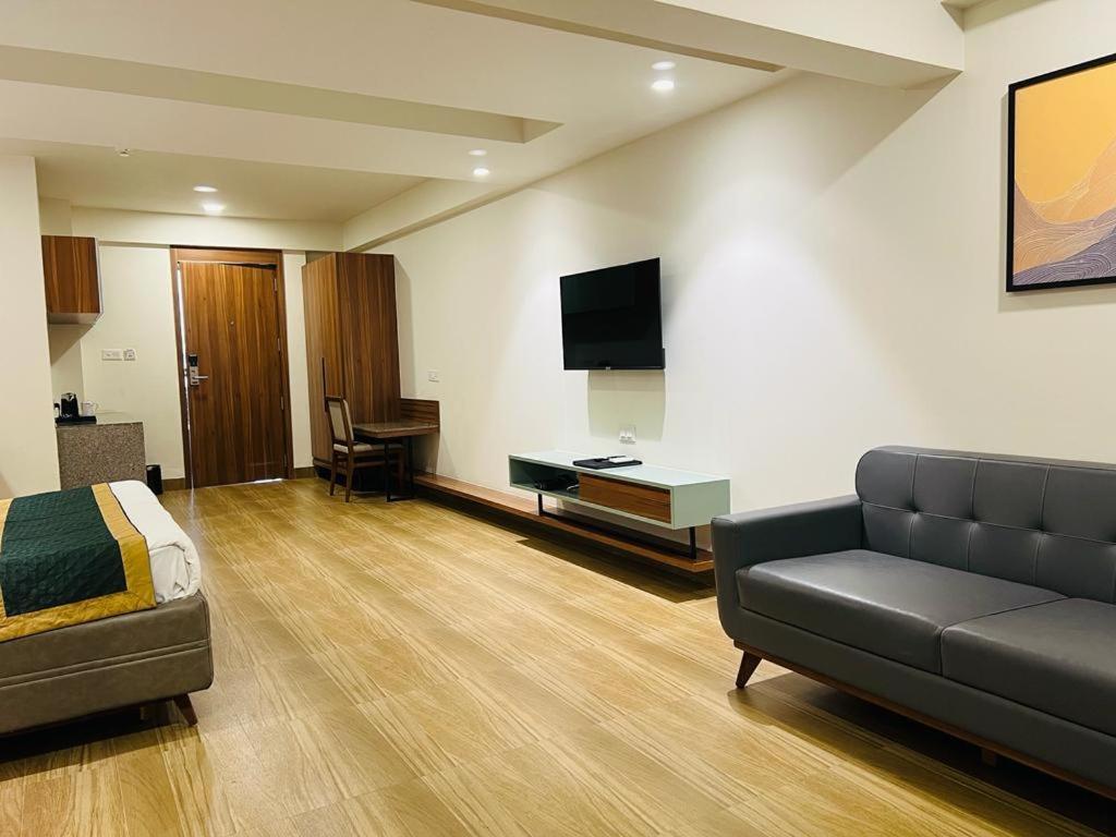 The Lemon Grass Hotel Gandhinagar Exterior photo