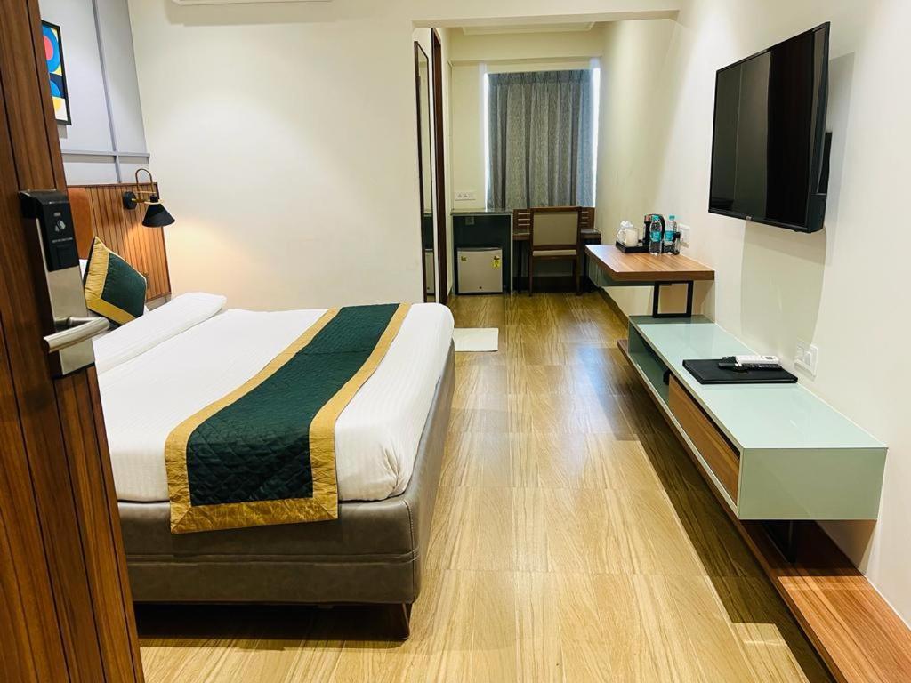 The Lemon Grass Hotel Gandhinagar Exterior photo