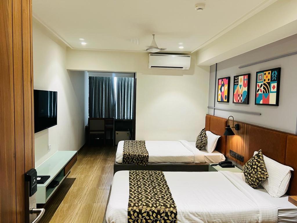 The Lemon Grass Hotel Gandhinagar Exterior photo