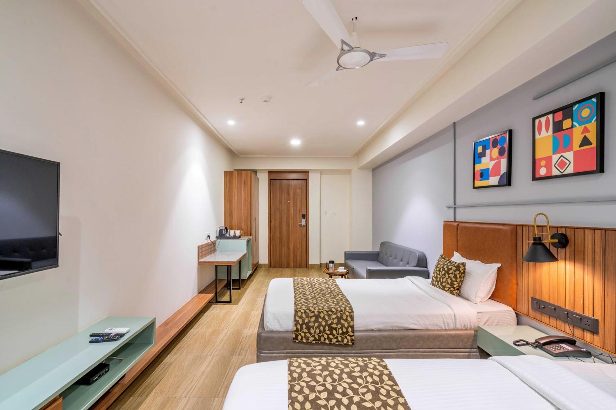 The Lemon Grass Hotel Gandhinagar Exterior photo