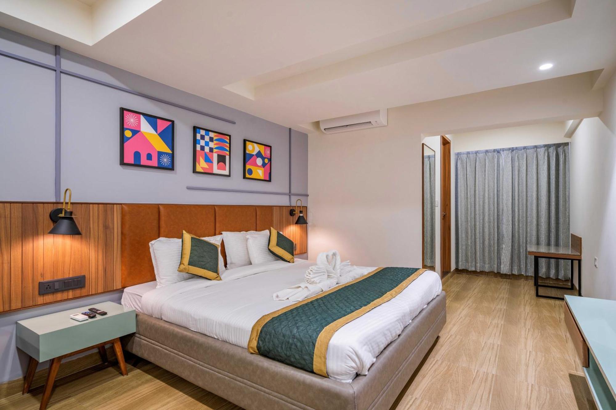 The Lemon Grass Hotel Gandhinagar Exterior photo