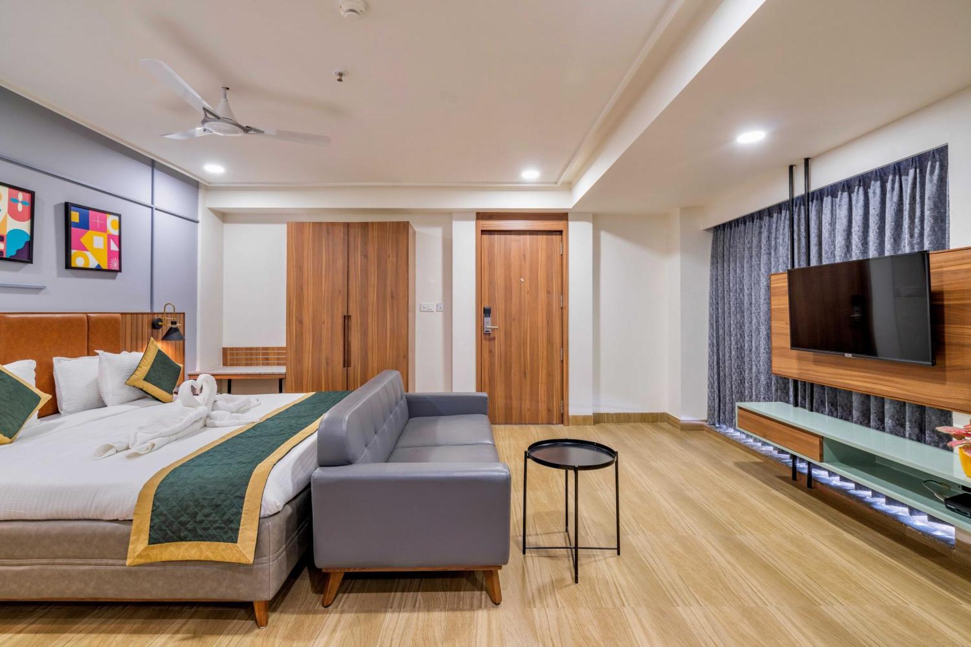 The Lemon Grass Hotel Gandhinagar Exterior photo