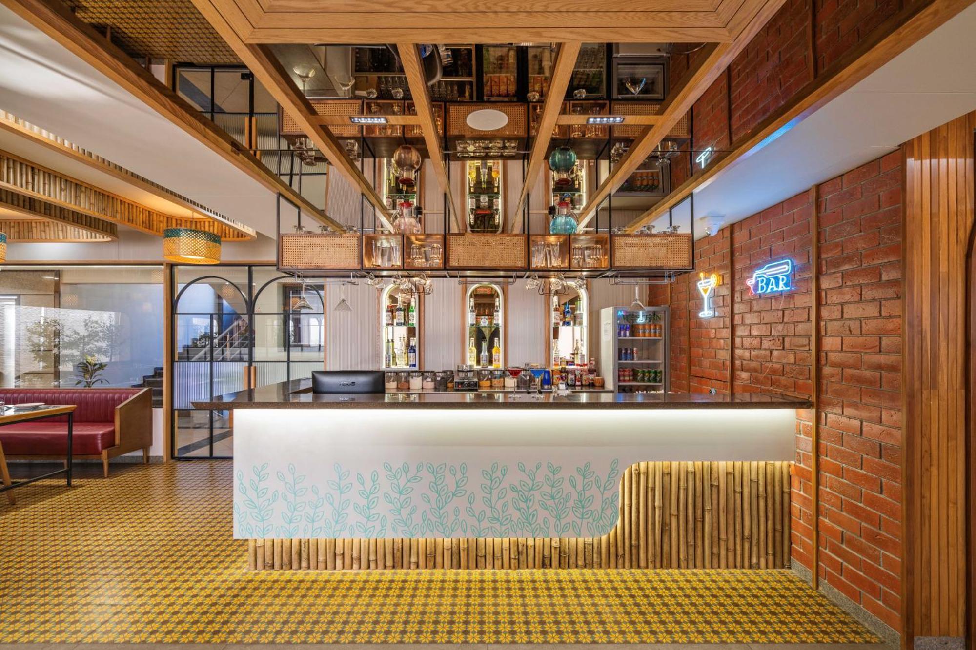 The Lemon Grass Hotel Gandhinagar Exterior photo