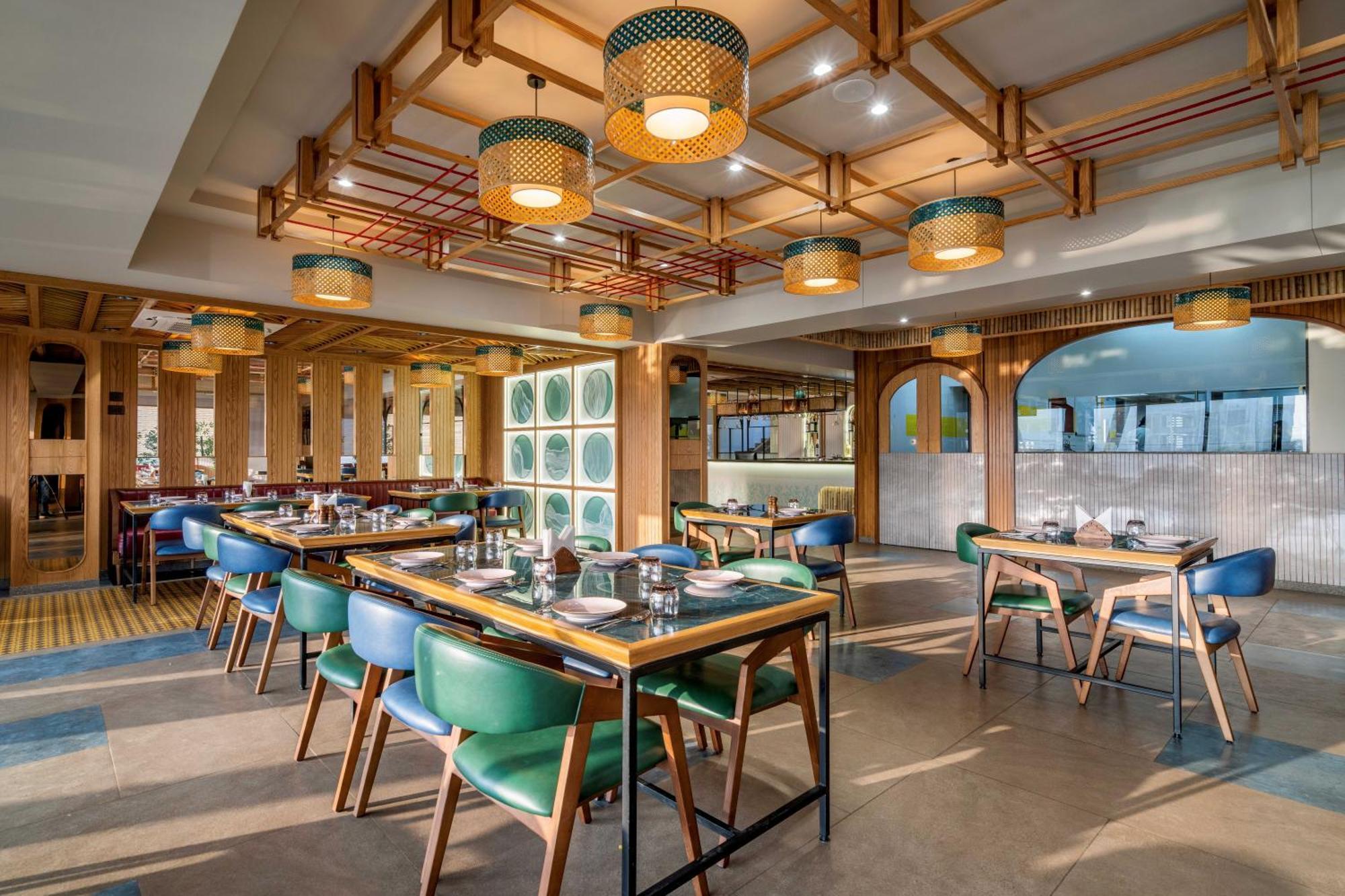 The Lemon Grass Hotel Gandhinagar Exterior photo